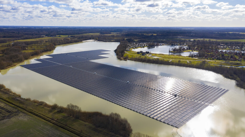 Verankeringssystemen - Verankeringssysteem - Zicht: voltooid drijvend zonnepark
