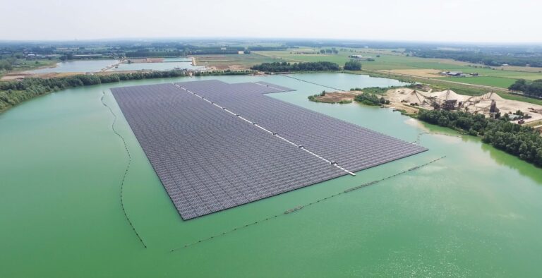 Verankeringssystemen - Verankeringssysteem - Zicht: voltooid drijvend zonnepark