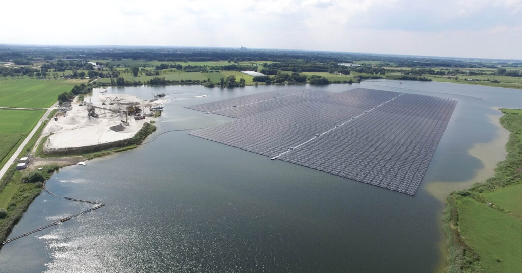 Verankeringssystemen - Verankeringssysteem - Zicht: voltooid drijvend zonnepark