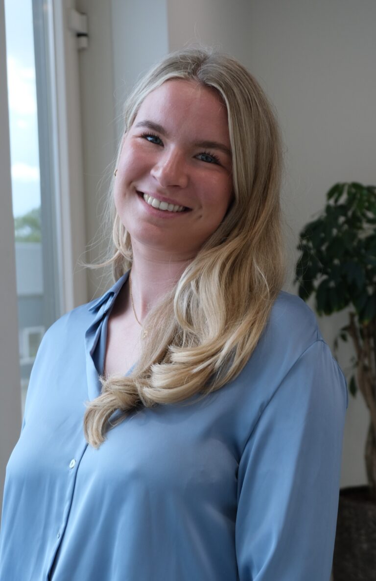 Foto personeelslid - Rianne, markeer en content creator portret