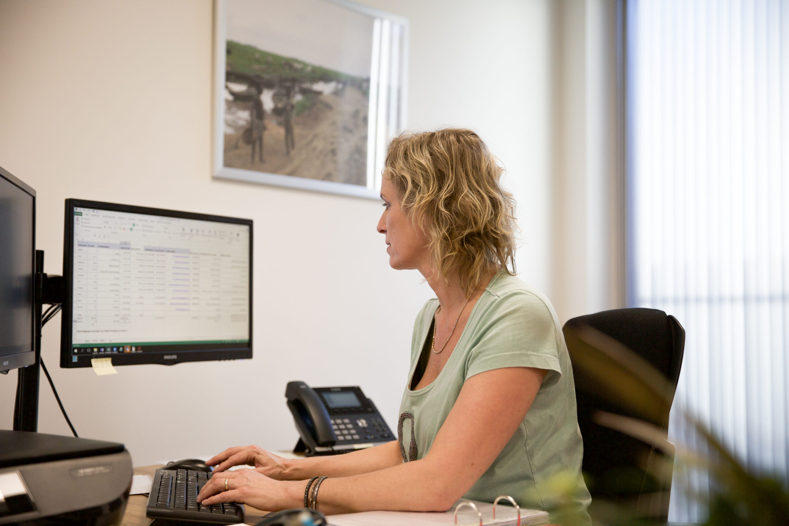 Financieel Administrateur aan het werk, sfeerbeeld